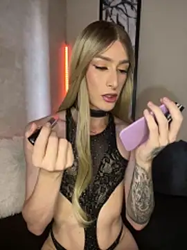 Snapshot of Alana_Stone chatting on April 23, 2026, 7:04 pm Alana Stone online show from April 23, 2026, 7:04 pm