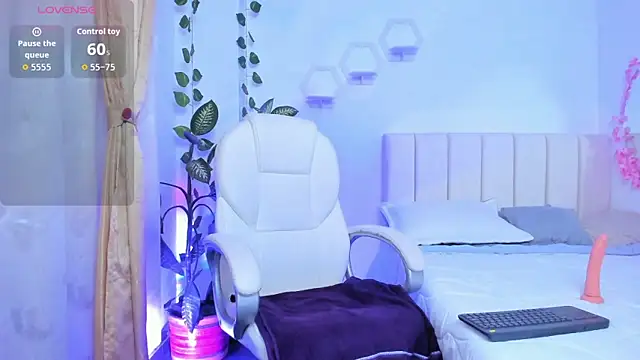 emily7  online show from February 27, 2026, 8:41 pm