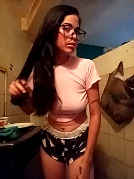 Chiquitoperopeligroso4 online show from April 26, 2026, 6:32 am