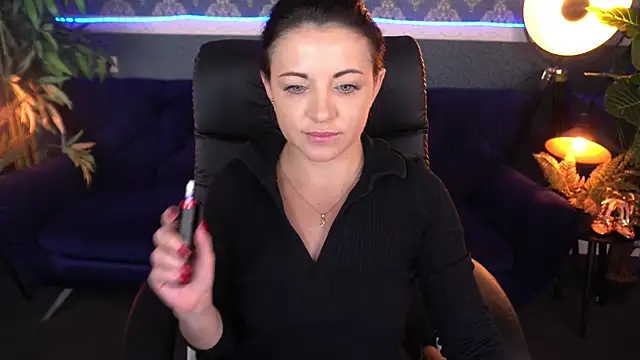 Dafni Monn online show from November 25, 2025, 6:36 am