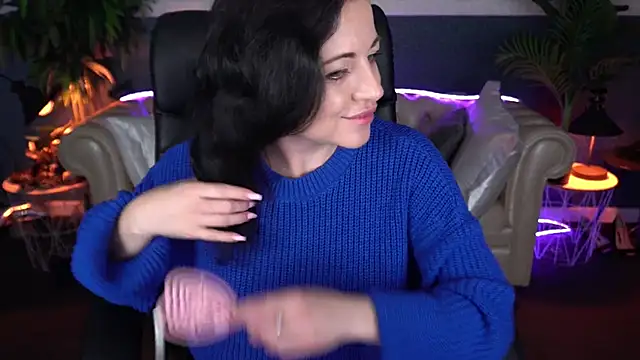 Dafni Monn online show from April 15, 2026, 5:46 am