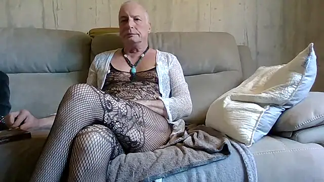 Helinetrav online show from April 2, 2026, 10:22 am