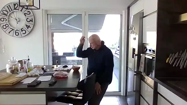 Helinetrav online show from February 25, 2026, 8:58 am