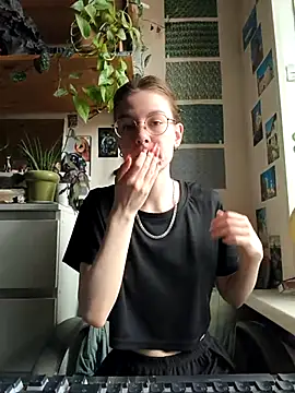 Snapshot of Shy_Bamby chatting on July 1, 2026, 10:37 am Shy Bamby online show from July 1, 2026, 10:37 am