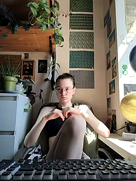 Snapshot of Shy_Bamby chatting on July 16, 2026, 10:01 am Shy Bamby online show from July 16, 2026, 10:01 am