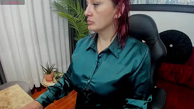 Snapshot of VictoriaPaker chatting on April 18, 2026, 10:50 am VictoriaPaker online show from April 18, 2026, 10:50 am