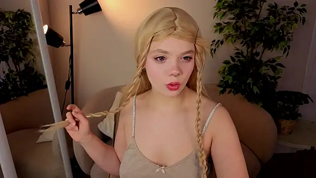 Snapshot of Waifu_Ketrin chatting on February 4, 2026, 6:41 am Waifu Ketrin online show from February 4, 2026, 6:41 am