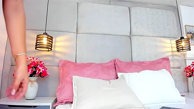 IvonneOwen online show from March 27, 2026, 8:26 am