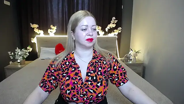 Snapshot of OliviaVerr chatting on May 7, 2026, 12:08 pm OliviaVerr online show from May 7, 2026, 12:08 pm