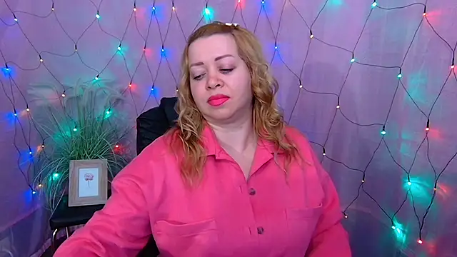 Snapshot of OliviaVerr chatting on February 8, 2026, 1:20 pm OliviaVerr online show from February 8, 2026, 1:20 pm