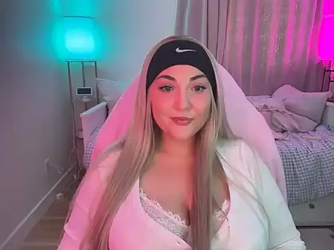 Snapshot of BellaMarieXO chatting on February 3, 2026, 9:53 pm BellaMarieXO online show from February 3, 2026, 9:53 pm