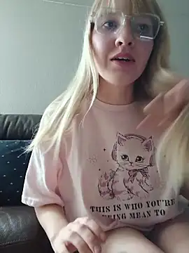 BunnySnowFlake online show from April 8, 2026, 8:43 pm