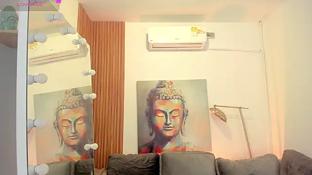 ailann  online show from January 9, 2026, 7:43 pm