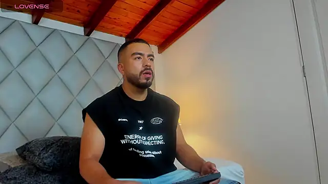 AaronVegaa online show from January 17, 2026, 7:28 pm