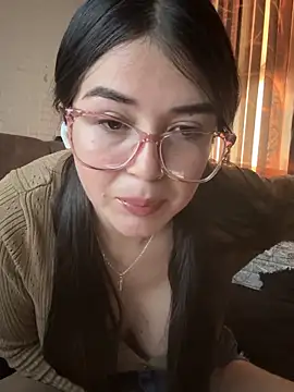 moon0626 online show from April 15, 2026, 2:21 pm