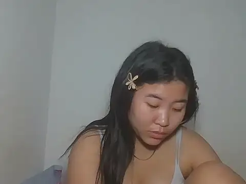 Snapshot of Zyeiii chatting on February 1, 2026, 8:51 pm Zyeiii online show from February 1, 2026, 8:51 pm