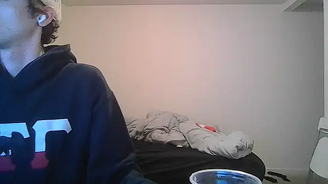 Snapshot of maxryderr chatting on April 24, 2026, 7:10 am maxryderr online show from April 24, 2026, 7:10 am