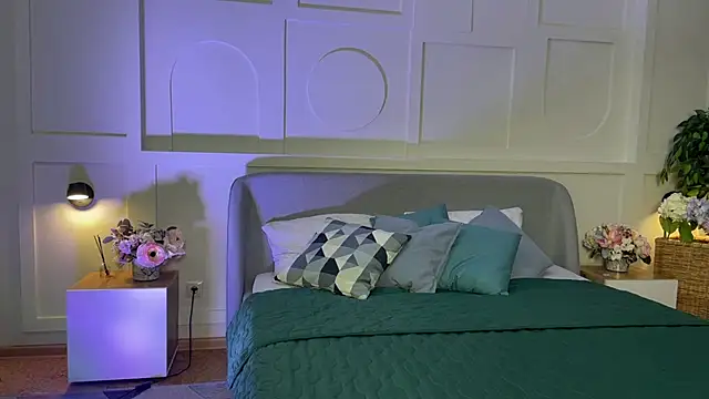  SilkyShadow  online show from February 8, 2026, 1:03 am