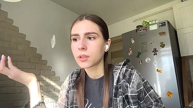 ElsieKuhlmann online show from April 6, 2026, 2:07 pm