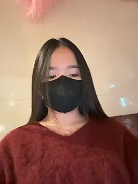 Snapshot of Gwen879 chatting on February 10, 2026, 2:32 am Gwen879 online show from February 10, 2026, 2:32 am