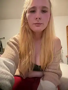 Snapshot of PurpleHazexx chatting on February 18, 2026, 6:04 pm PurpleHazexx online show from February 18, 2026, 6:04 pm