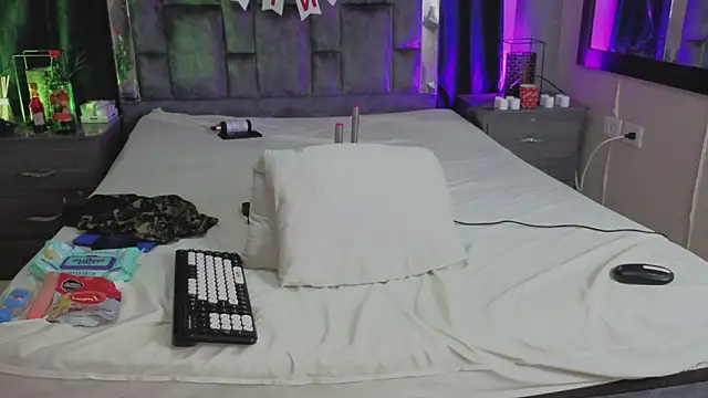 LeoMonnroe online show from February 14, 2026, 10:32 pm