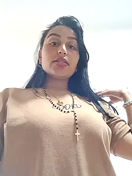 Snapshot of LunaRouuse_ chatting on May 8, 2026, 5:50 pm LunaRouuse online show from May 8, 2026, 5:50 pm