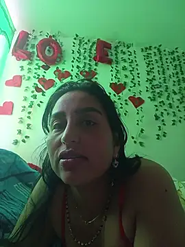 Snapshot of LunaRouuse_ chatting on June 24, 2026, 2:04 pm LunaRouuse online show from June 24, 2026, 2:04 pm