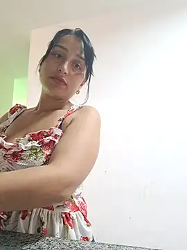 Snapshot of LunaRouuse_ chatting on February 20, 2026, 4:09 pm LunaRouuse online show from February 20, 2026, 4:09 pm