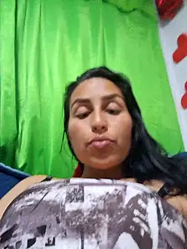 Snapshot of LunaRouuse_ chatting on February 28, 2026, 2:11 am LunaRouuse online show from February 28, 2026, 2:11 am