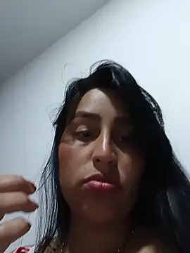 Snapshot of LunaRouuse_ chatting on May 31, 2026, 11:27 pm LunaRouuse online show from May 31, 2026, 11:27 pm