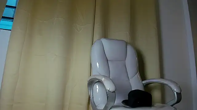 Snapshot of twink_royale18 chatting on February 26, 2026, 4:29 pm twink royale18 online show from February 26, 2026, 4:29 pm