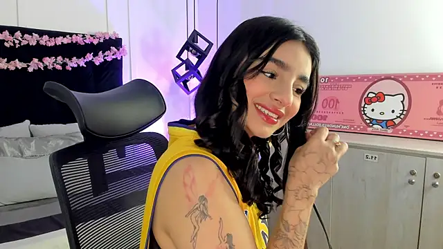 Abriil cutee online show from April 5, 2026, 1:51 pm