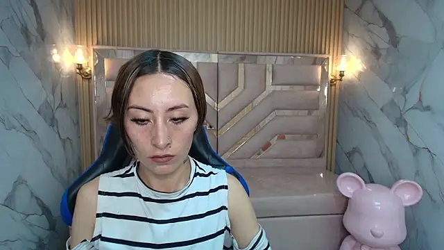 katalina r  online show from March 15, 2026, 12:34 pm