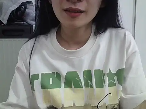 Snapshot of berry_alma06 chatting on June 21, 2026, 3:29 pm berry alma06 online show from June 21, 2026, 3:29 pm