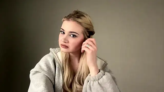 KariJarecke online show from February 18, 2026, 1:07 pm