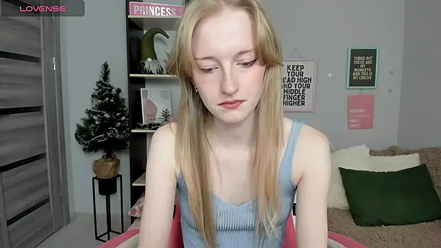 Cinnabonnn  online show from January 17, 2026, 7:34 am