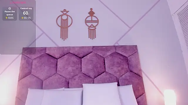 emily nova  online show from April 7, 2026, 12:07 pm