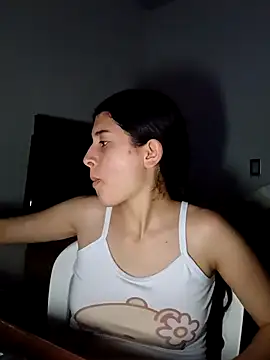 Snapshot of honeyhotgirl19 chatting on March 1, 2026, 4:45 am honeyhotgirl19 online show from March 1, 2026, 4:45 am