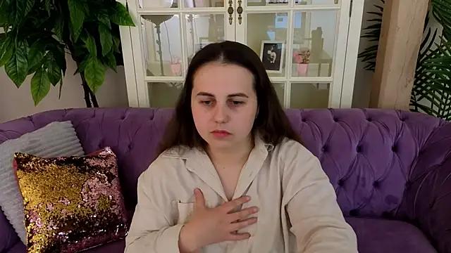 MikaFoxy online show from April 9, 2026, 5:09 am