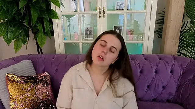 MikaFoxy online show from April 9, 2026, 6:19 am