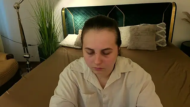 MikaFoxy online show from April 6, 2026, 5:30 am