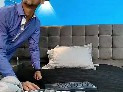 Oswalldo   online show from April 8, 2026, 11:22 am