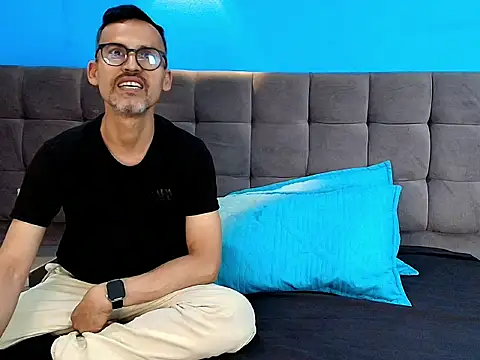 Oswalldo   online show from April 5, 2026, 11:28 am