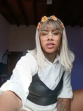 Snapshot of Canela_Osada_ chatting on July 17, 2026, 1:52 pm Canela Osada online show from July 17, 2026, 1:52 pm