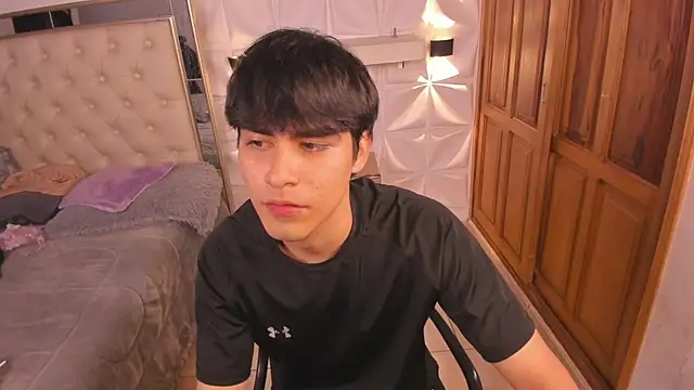 IamJuanJoc online show from April 14, 2026, 12:37 am