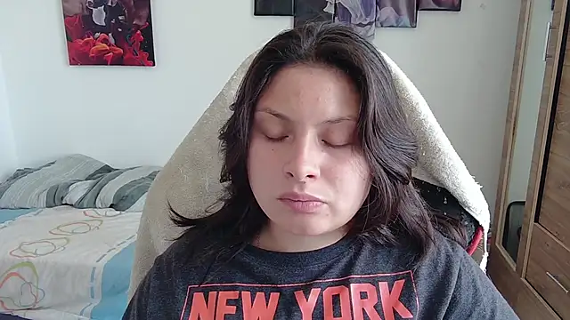 yessica gomez01 online show from May 16, 2026, 8:52 pm