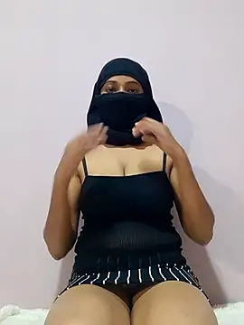 cutehotwife online show from February 15, 2026, 1:10 pm