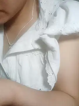 jjennyyy online show from April 22, 2026, 10:49 pm