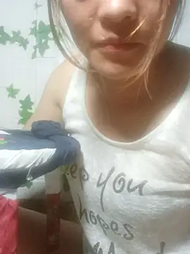 jjennyyy online show from May 20, 2026, 2:03 pm